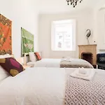 Lisbon Secret & River View Family Flat